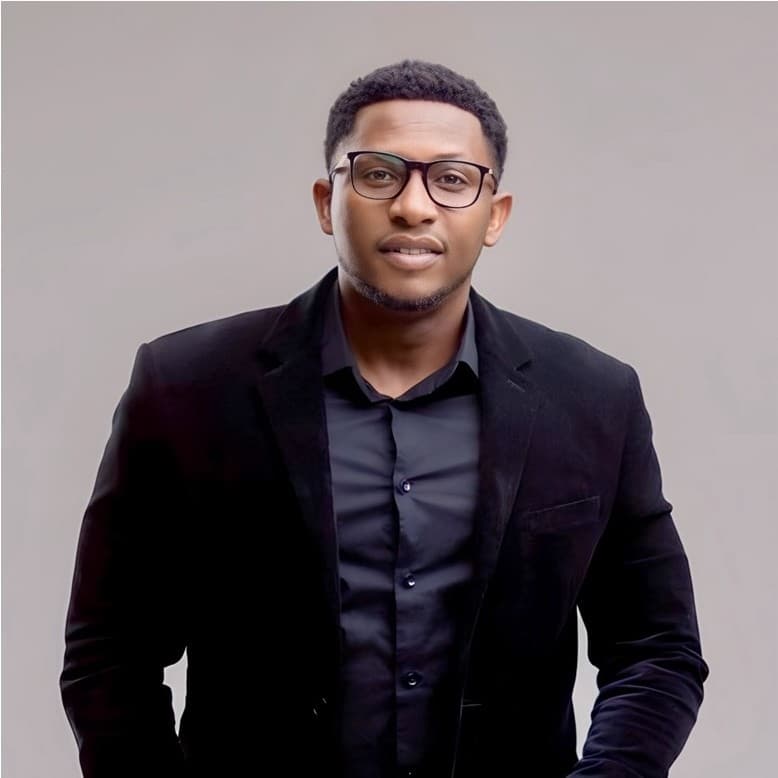 Portrait of Dotun Oladele, PMP